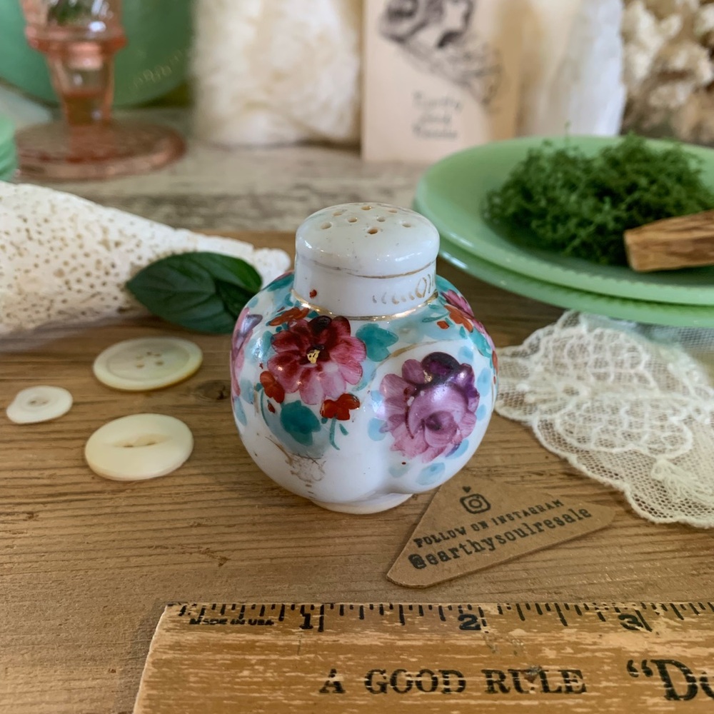 Vintage Porcelain Floral Shaker 🌸 Unique Home Decor / Gift / Antique / Nature - Picture 6 of 9